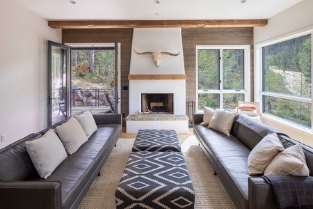 Mountain modern touches make a supremely comfortable space.