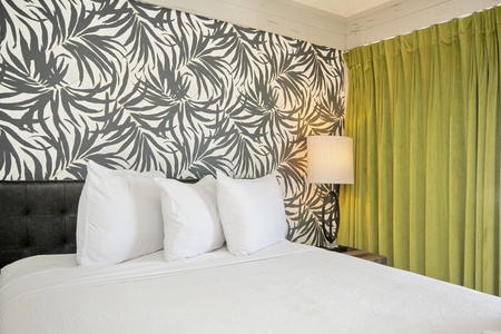 Waikiki Village Hut Room 404