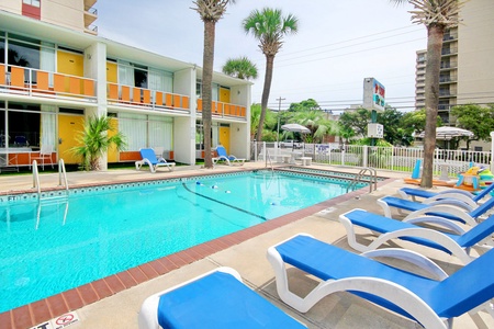 Holiday Shores Double Queen Beds, Pool View - 201