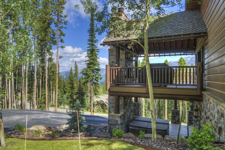 Exterior W Hot Tub