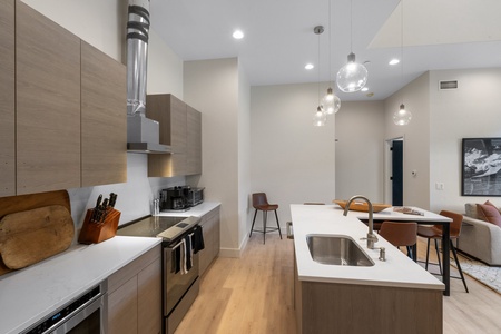 Kitchen area bar with cookspace