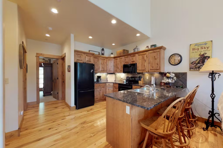 Kitchen/Bar area