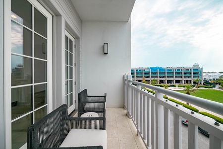 Amphitheatre Balcony