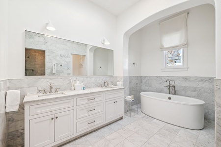 Array_45NCharlesSt-32