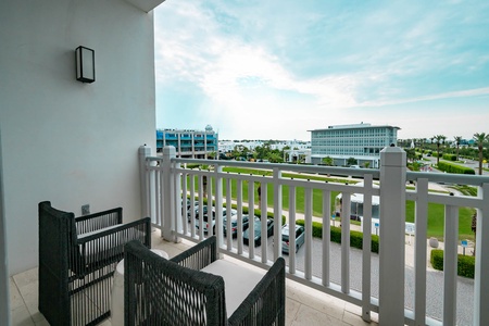 Amphitheatre Balcony