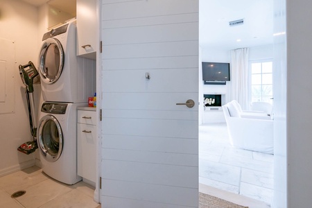 Foyer Laundry Room