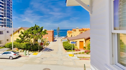 Ocean views from patio, only one block from the Pacific and beautiful park