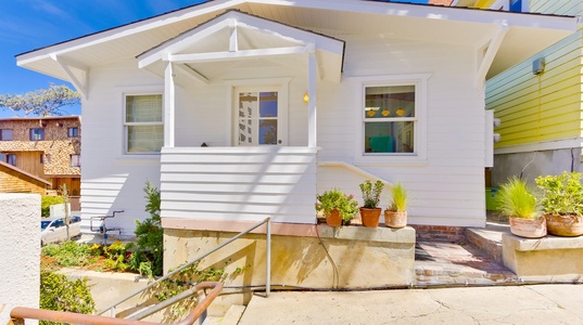 Walkway to front door entry