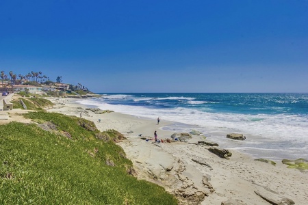 Windansea Beach to the south