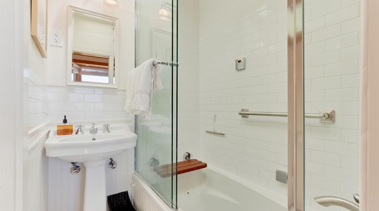 Jetted Jacuzzi tub that looks out over the water