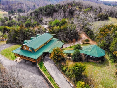 1 - 6-SmokyBearLodge