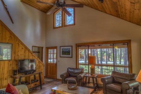SM098_20180729_002_Living-Area