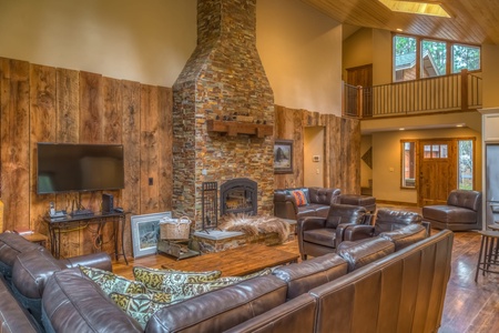 RR004_20180729_004_Living-Area