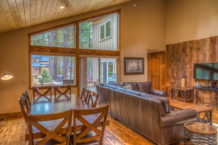 RR004_20180729_003_Living-Area