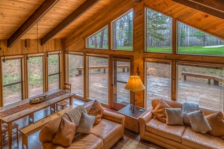 GM275_20180504_006_living-area