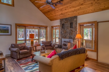SM098_20180729_004_Living-Area