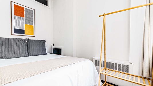 677b4fa2d65e381428ceafbf_676a8313424144e8a2020194_1021_2520Bedroom_25201.1