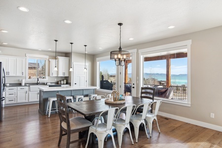 Golden Gable Lodge-Dining and kitchen area.