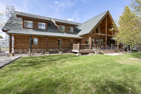 Mini-Papa Bear Lodge-Front Entrance (SW)