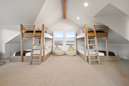 Black Timber Lodge- Upstairs Bunk Room