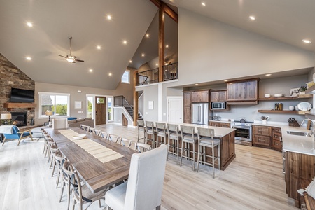 Foxridge-Dining and kitchen area