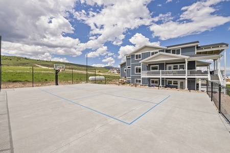 Persimmon Hill-Pickle ball court and basketball court
