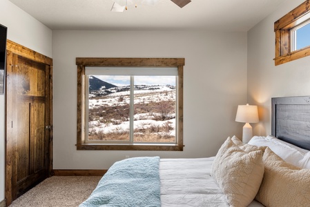 Polaris Peak-Master Bedroom w/Full Ensuite (Main Floor Westcenter-King Bed)