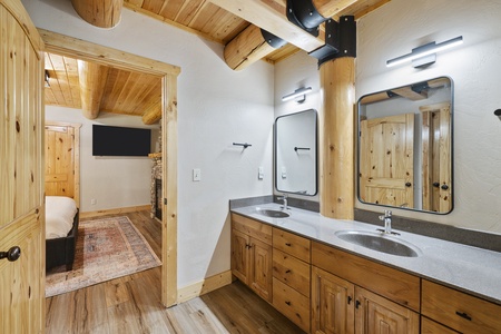 Papa Bear Lodge-Bathroom (Full) w/Double Sinks