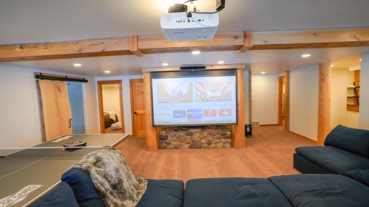Green Canyon Chalet-Basement Theater Room with Ping Pong Table