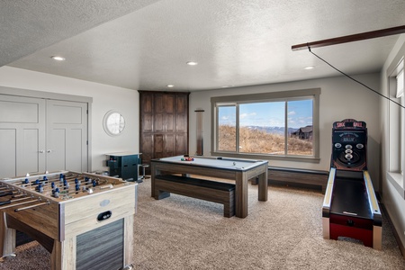 Polaris Peak-Family Room with Billiards, Skee Ball and Foosball (Downstairs-South)