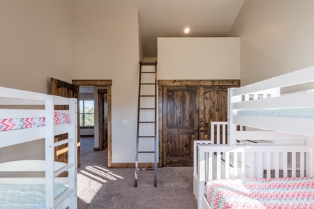 Shundahai Lodge-Bedroom 2-Bunk Room 1 (Upstairs)