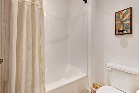 Cedar Farmhouse-Full Bathroom