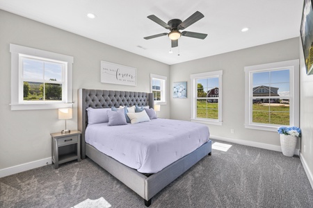 Nantucket-Master Bedroom w/ 3/4 Ensuite (Main Floor NW)