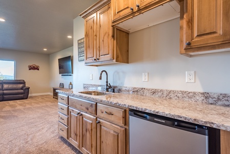 Shundahai Lodge-Wet Bar in family room (Downstairs South)