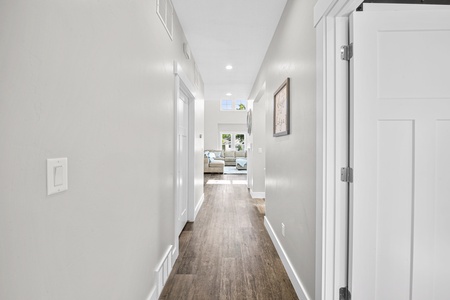 Nantucket-Hallway (Main Floor Center)