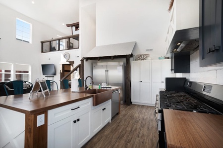 Cedar Farmhouse-Kitchen sink and double fridge