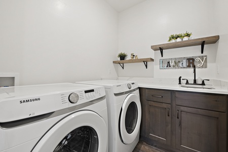 Sapphire Lodge-Laundry Room (Main Floor Center)