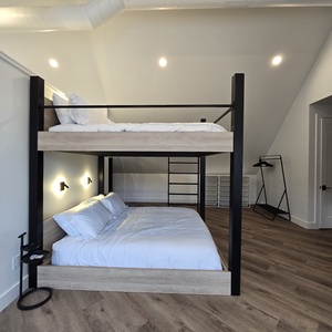 Monster Mansion-Bedroom 4 w/ 3/4 Ensuite (Upstairs North)