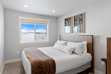 Gateway to Bear Lake-Bedroom 2 w/ King Bed (Upstairs NE)