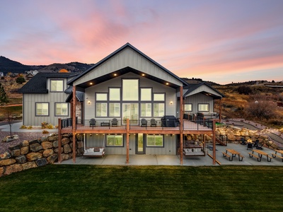 Smokey Bear Lodge at Bear Lake (Sleeps 40)