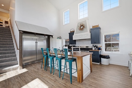 Cedar. Farmhouse-Kitchen with DBL fridge and stoves. (Main Floor SE)