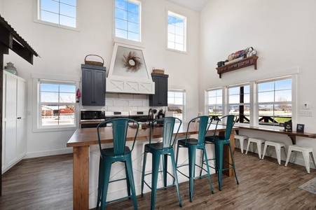 Cedar Farmhouse-Kitchen Bar with seating for 4 (Main Floor SE)