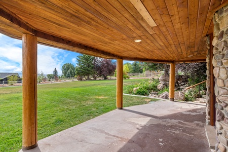 Green Canyon Chalet-Pation view with Hot Tub