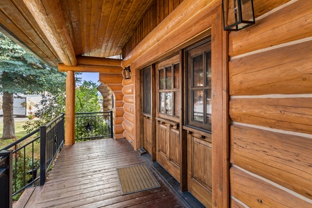 Green Canyon Chalet-Front Door Area