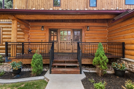 Green Canyon Chalet-Front Door