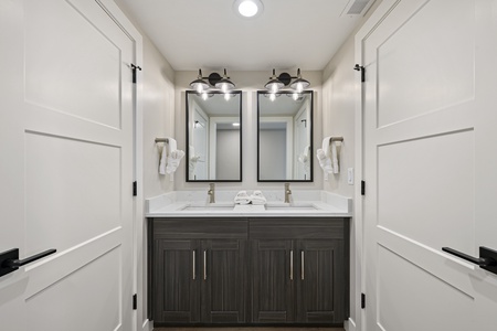 Highland Chateau-Downstairs bathroom sinks with twin showers