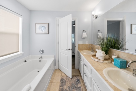 Rose Lane-Master Ensuite (Full-Tub and Shower)