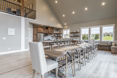 Foxridge-Dining and kitchen area