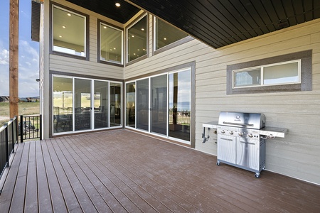 Sapphire Lodge-Deck area with BBQ grill (Main Floor East Center)