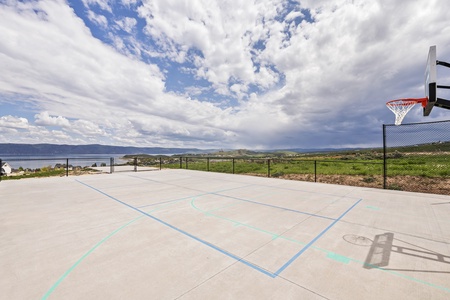 Persimmon Hill-Pickle ball court and basketball court